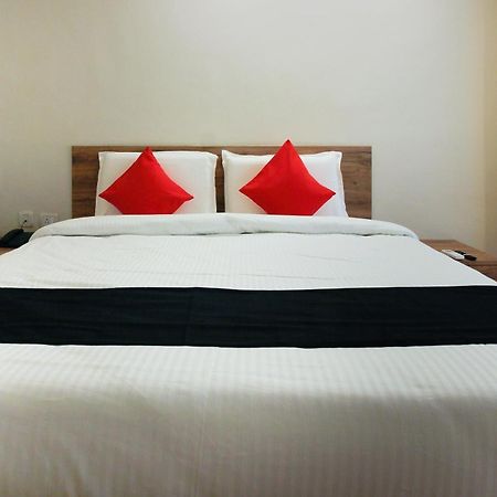 Capital O Sri Suprabhat Grand Near Kachiguda Railway Station Hyderabad Esterno foto