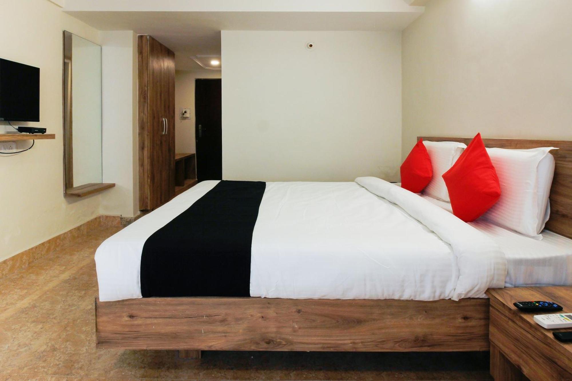 Capital O Sri Suprabhat Grand Near Kachiguda Railway Station Hyderabad Esterno foto