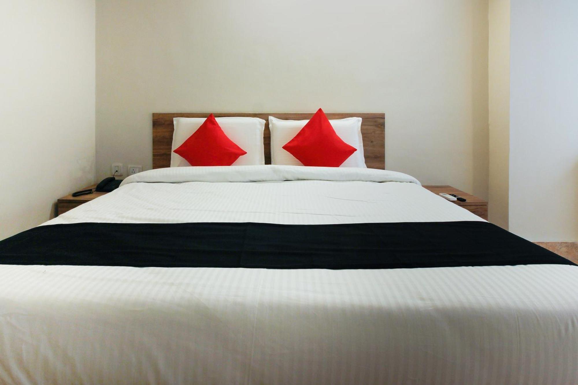 Capital O Sri Suprabhat Grand Near Kachiguda Railway Station Hyderabad Esterno foto